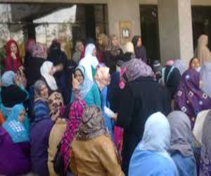   مصر اليوم - أهالي المرضى يحطمون بوابة مستشفى التأمين الصحي في المنصورة